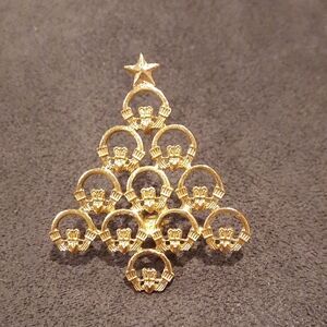 Gold Tone Christmas Tree Brooch - Claddagh